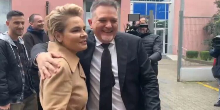 "Vetëm mos e ngacmo shumë…"/ Kryemadhi reagon ndaj Julian Dedës para SPAK: Më thirrën për Metën