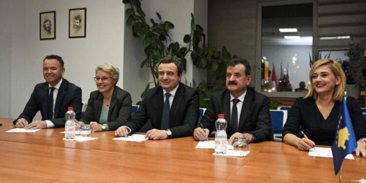 Vetëvendosja formon zyrtarisht koalicionin me Guxo, Alternativën dhe PSHDK-në