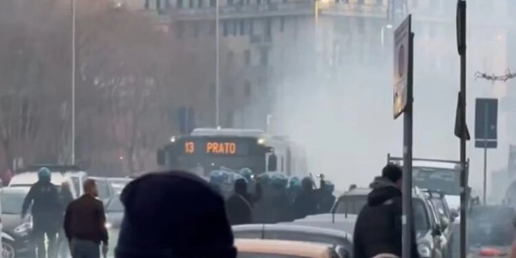 Video/ Chaos para ndeshjes së Serie A, tifozët e Interit përplasen me ata të Genoas jashtë stadiumit