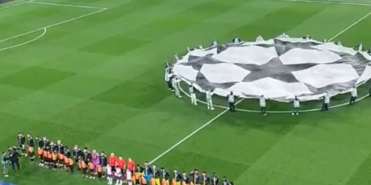 Video/ Gafa e madhe në ndeshjen e Champions League, himni i Europa League luhet në stadium
