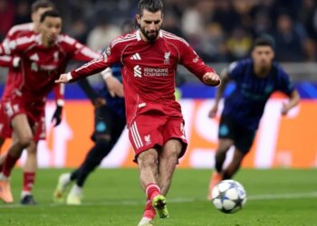 Video/ Një penallti mban në lojë Slot, Liverpooli triumfon me vështirësi ndaj Interit dhe kthehet në Top 8