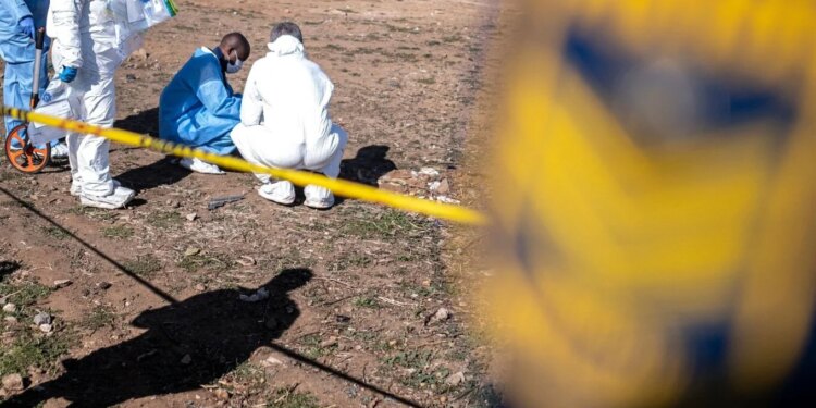 Vrasje të shumëfishta në një tavernë në Afrikën e Jugut, dhjetë persona humbasin jetën nga të shtënat.