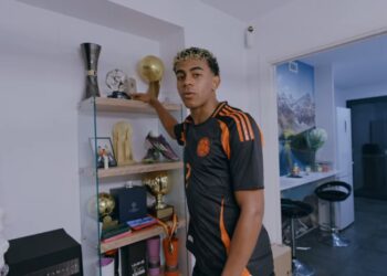 Yamal rregullon shtëpinë në YouTube: male me veshje, trofe dhe kuti... do të strehohet në shtëpinë e Shakirës.