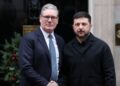 Zelensky mbërrin në Downing Street për takim me Macron dhe Merz, e pret kryeministri Starmer