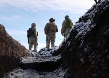 Zelensky përballë Putinit: Rusia thotë se e ka pushtuar Kupjanskun, presidenti ukrainas dalin në video në qytet.