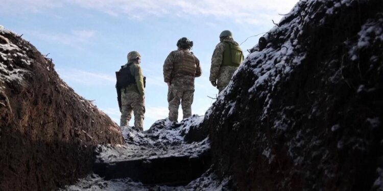 Zelensky përballë Putinit: Rusia thotë se e ka pushtuar Kupjanskun, presidenti ukrainas dalin në video në qytet.