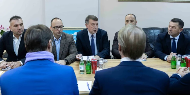 Zyra e BE-së lavdëron dorëzimin pa vështirësi në komunat veriore dhe thekson nevojën për angazhim konstruktiv ndërmjet autoriteteve.