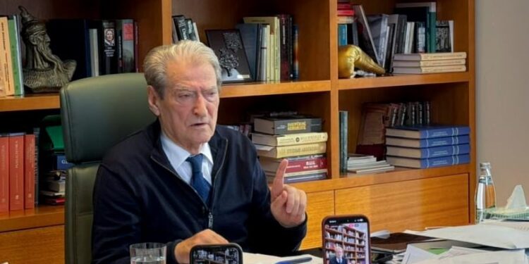 ‘I detyroi të lënë patllakat me përçmim’, Berisha: Rama kërkoi çarmatosjen e agjentëve të BKH në Kryeministri, vuan nga fobira