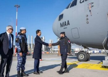 104 pasagjerë në bord, avioni ushtarak i Katarit godet dritat e aeroportit në Milano.