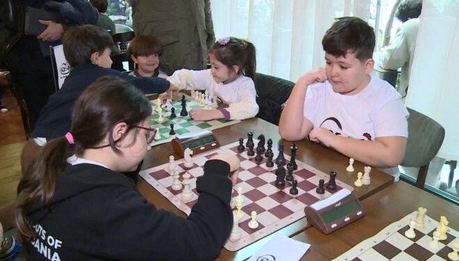 120 fëmijë në garën e nxitjes së mendjes, 15 shkolla në Tiranë përfshijnë këtë aktivitet si një lëndë optative.