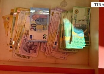 30-vjeçari në Tiranë arrested after threatening employees with a knife and stealing daily earnings from three businesses.