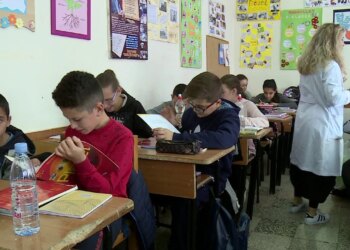300 shkolla pa shërbimin psiko-social, 93 mijë nxënës pa mbështetje, mungesë psikologësh në shumë institucione edukative.