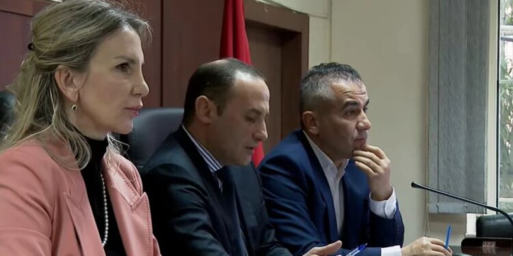 "60 policë do të ishin të mjaftueshëm" / Gjyqtarët ndjehen të paqartë, kërkohet një polic në çdo kat të gjykatës, por financat mungojnë.