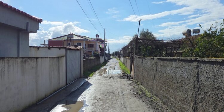 9 vite në pritje për dëmshpërblim, banorët e prekur nga përmbytjet në Ferras të Fierit: Uji na shkatërroi gjithçka.