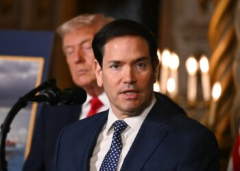 Administrata Trump rishikon politikën e imigracionit, DASH udhëzon ambasadat të pezullojnë dhënien e vizave për 75 vende.