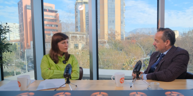 Akil Pano tregon dhimbjen për humbjen e babait në Toptani Podcast: S'isha i pranishëm ditën që nisa emigrimin në Greqi