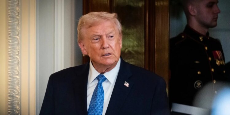 Analizë: Trump, një vit sfidash. Ndërlikon marrëdhëniet me europianët, por ka ndikuar edhe në marrëdhëniet me Kinën dhe Rusinë.