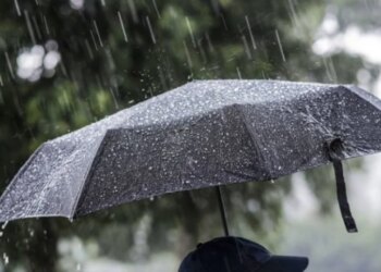 Atmosferë e paqëndrueshme gjatë fundjavës, ja kur parashikohet përmirësimi i kushteve meteorologjike.