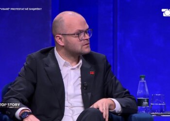 Aulon Kalaja: Prindërit e mi u pushuan nga puna për protestën time, ja çfarë i nevojitet opozitës