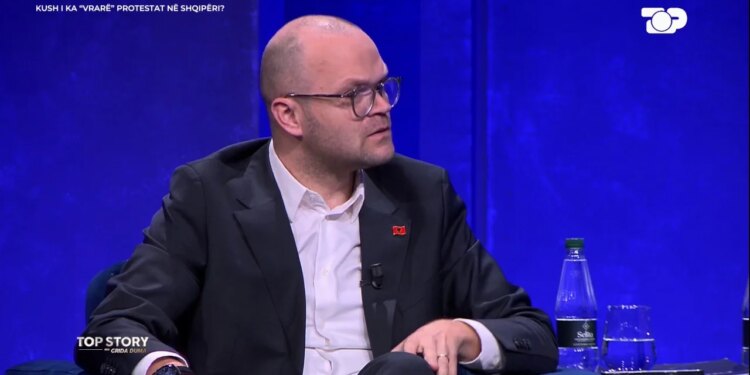 Aulon Kalaja: Prindërit e mi u pushuan nga puna për protestën time, ja çfarë i nevojitet opozitës