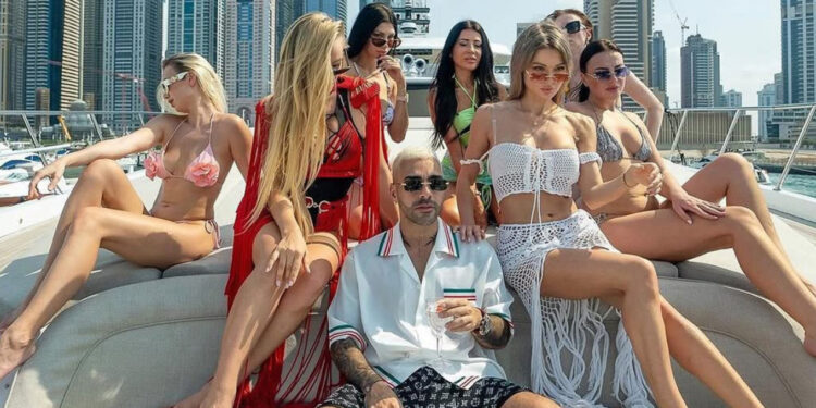 Avionë privatë, çanta të markave të njohura dhe makina luksoze: Jeta e luksit për fëmijët e elitës iraniane ndërsa shumë qytetarë përballen me dhunën.