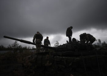 BBC: Viktimat nga lufta në Ukrainë arrijnë në 165,661 të vdekur