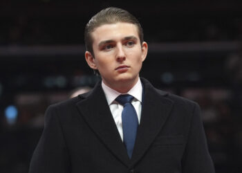 “Barron më shpëtoi”, djali i Trump reagon kur sheh një sportist të arteve marciale duke rrahur një grua dhe denuncion rastin.