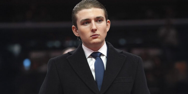 “Barron më shpëtoi”, djali i Trump reagon kur sheh një sportist të arteve marciale duke rrahur një grua dhe denuncion rastin.