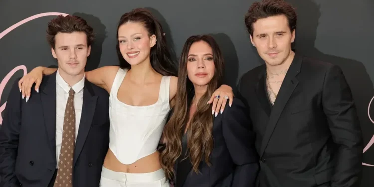 Beckham-ët refuzojnë të pajtohen me Brooklyn-in, i japin një ultimatum: 'ose ne, ose gruaja'!