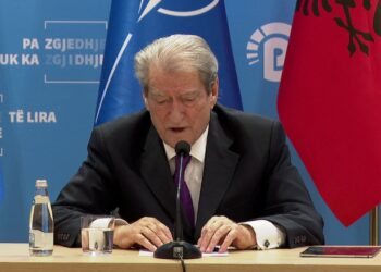 Berisha garanton kompensime: Kryetari i PD-së thotë se të gjithë fermerët e prekur do të marrin pagesa kur të kalojnë në pushtet.