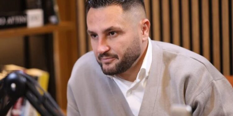 Bes Kallaku i adreson fjalë emocionuese të dashurës së tij: "Ti e ke shndërruar vajtimin tim në kërcim!"