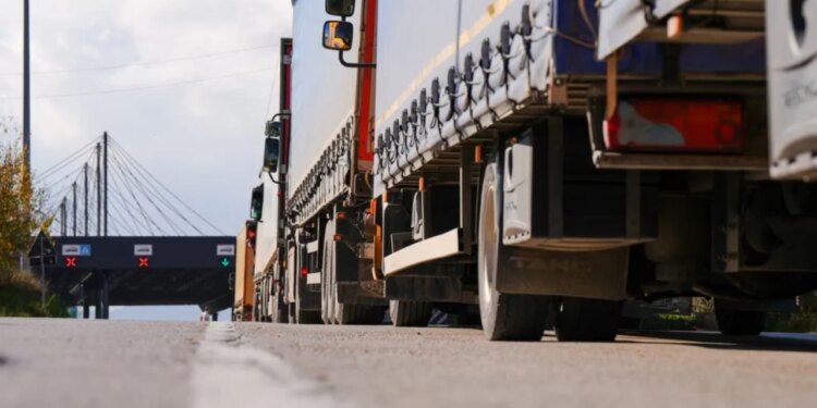 Bllokimi i kufijve godet bizneset kosovare dhe shkakton shqetësim për rritjen e çmimeve.