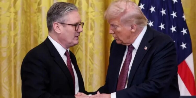 “Budallallëk i madh”/ Ministri britanik: Kritikat e Trumpit nuk do të ndikojnë në marrëveshjen për Chagos