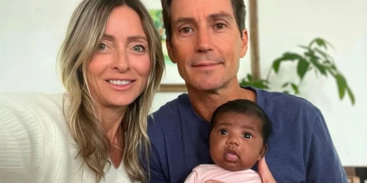 Çifti padit klinikën e fertilitetit pas implantimit të embrionit të gabuar: 'Ne jemi kaukazianë, fëmija...'