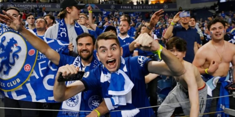 Denoncimi i Chelsea: Dy tifozë të lënduar në Napoli