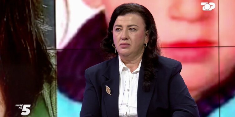 Dëshmia e papritur pas 15 vitesh për Bleona Matën: Nëna emocionuese në 'Ftesë në 5' thekson se hallat duhet të përballen me ligjin, ndërsa babai i vajzës...