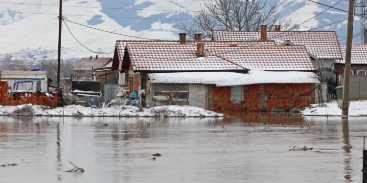 Disa komuna mbeten pa furnizim me ujë të pijshëm për shkak të vërshimeve
