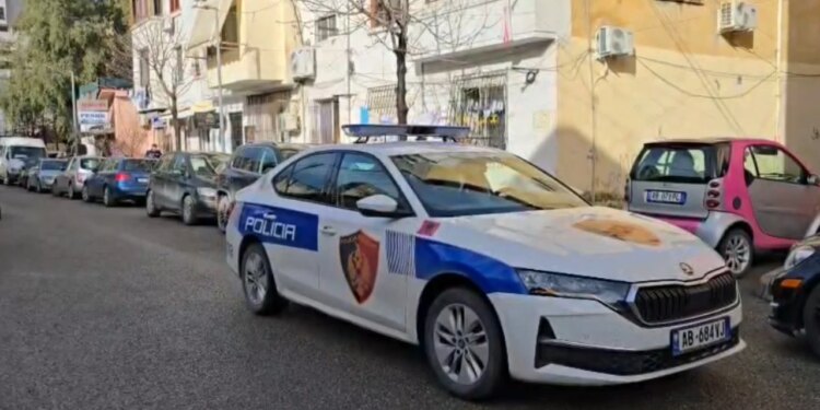 Droga dhe armë në Durrës: Arrestohet 45-vjeçari që tentoi t’i shpëtonte policisë duke përplasur makinën e tyre