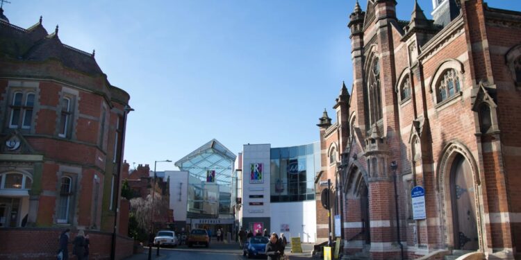 "Duke qenë në të njëzetat" / Dy emigrantë para gjyqit për abuzimin dhe fotografimin e një 12-vjeçareje.