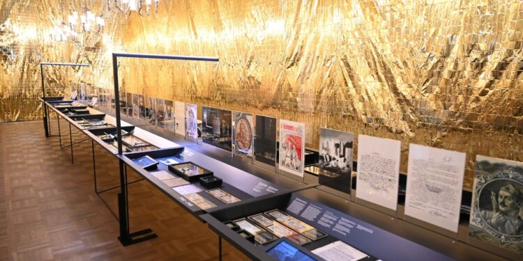 Ekspozita “Paraja rrëfen”: Një shekull ekonomi përmes kartëmonedhave dhe dokumenteve arkivore.