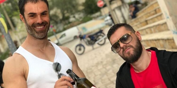 “Flet Landi: Çfarë po ndodh me bashkëshorten pas afrimit të tij me Selin?”