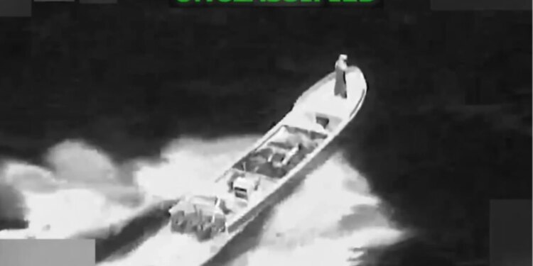 Forcat amerikane vazhdojnë sulmet ndaj motoskafëve të drogës në Paqësor, dy anëtarë të ekuipazhit humbasin jetën.