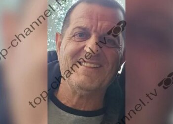 Foto/ Rrëfimi i babait dhe koleges së tij në Durrës, i dyshuari 56-vjeçar identifikohet.