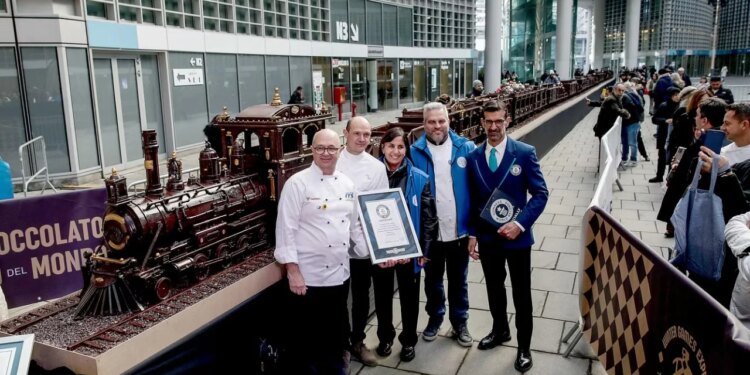 Fotografia/ Treni më i gjatë i çokollatës, surpriza vjen nga qendra e… modës.