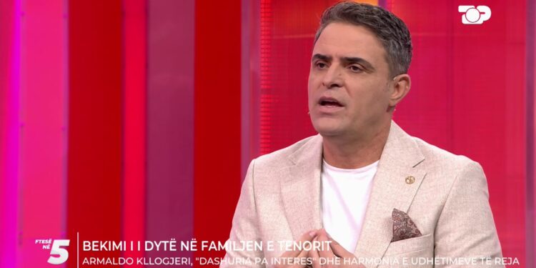 Ftesë në 5: Armaldo Kllogjeri kthehet pas, miqtë e tij janë mbështetje për të.