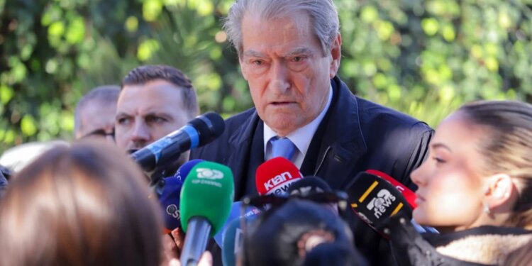 Gjykata Kushtetuese mbështeti arrestin shtëpiak, Berisha: Ky vendim ka ndikim edhe tani.