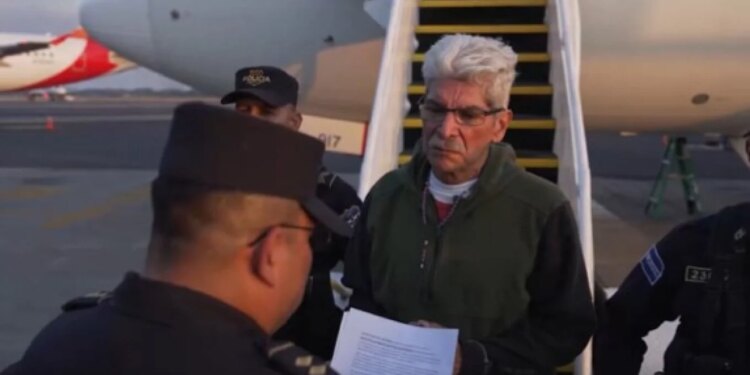 I dha 100,000 dollarë për të blerë vota dhe u dënua me 13 vjet burg, SHBA deporton ish-kandidatin presidencial të El Salvadorit.