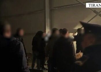 I morën 40,000 euro një personi në rrethrrotullimin e Rinasit duke e mashtruar, identifikohen autorët: 3 të arrestuar dhe 2 të shpallur në kërkim.