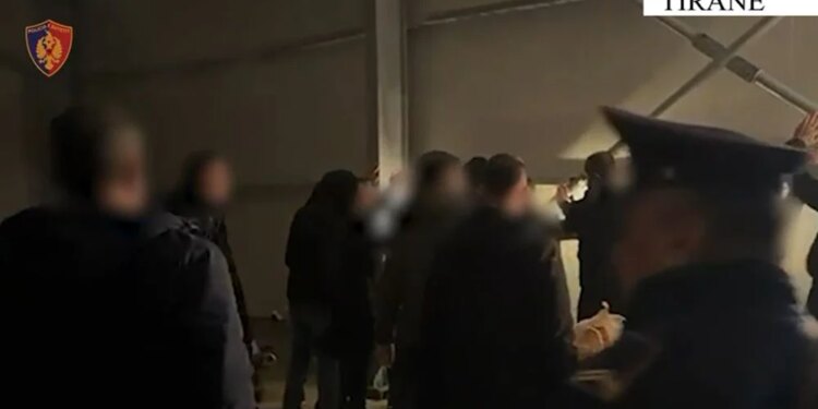 I morën 40,000 euro një personi në rrethrrotullimin e Rinasit duke e mashtruar, identifikohen autorët: 3 të arrestuar dhe 2 të shpallur në kërkim.