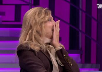 Iliri Vrenozi surprizon Mimoza Ahmetin me pyetjen: ‘A e puthët në buzë Edi Ramën?’ Ja si reagon poetja.